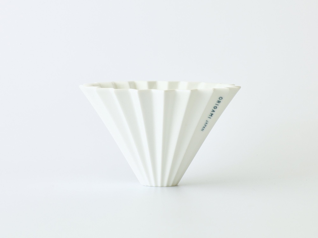 White Origami Dripper M with Plastic Holder